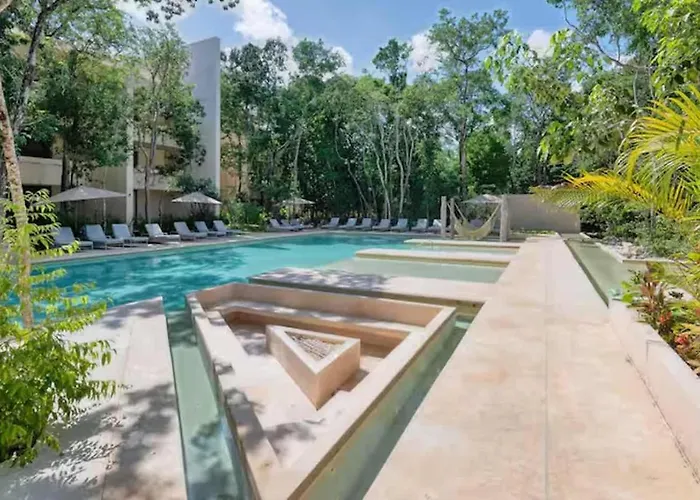 Chic Jungle Balcony Priv Pool Steam & Gym Apartment