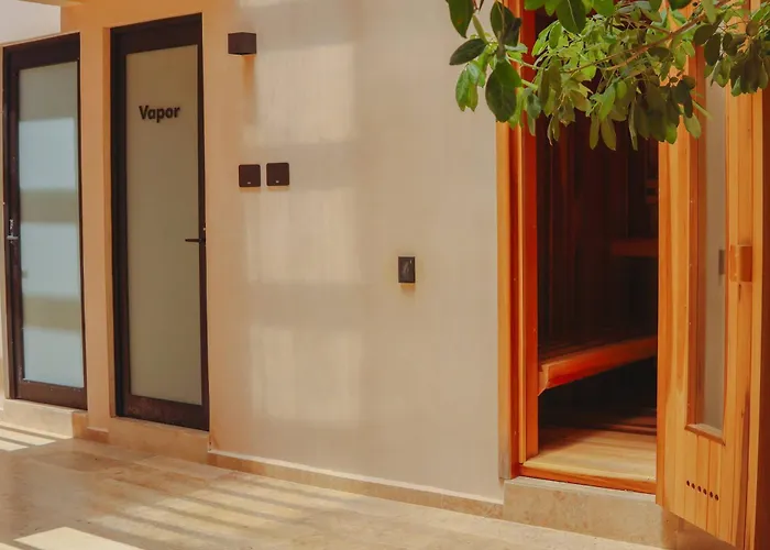 Chic Jungle Balcony Priv Pool Steam & Gym Apartment